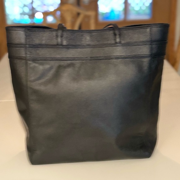 Kate Spade Large Black Leather Tote | Small Leather Bow ๐ - Picture 4 of 10